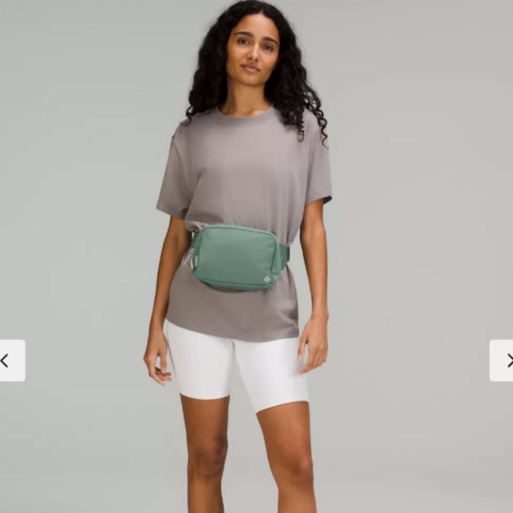 NWT Large Lululemon Everywhere Belt Bag - Picture 4 of 8